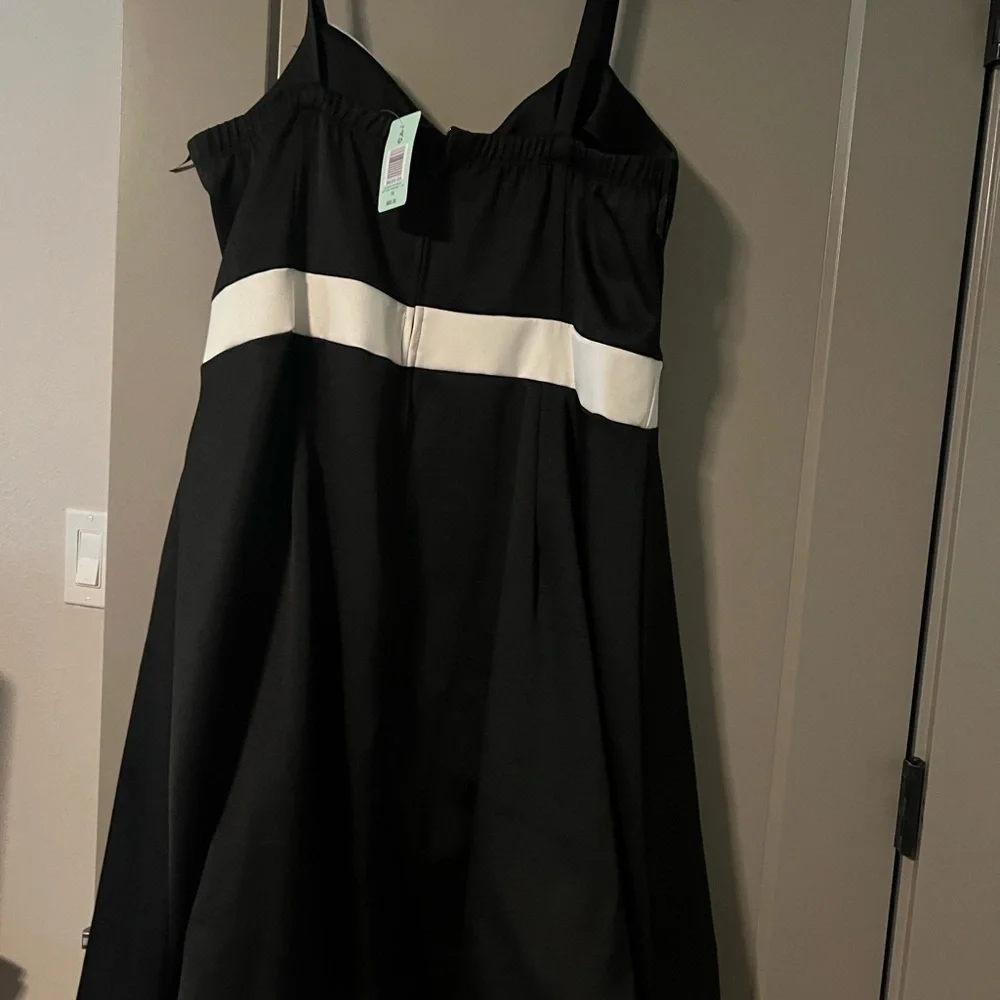 Black torrid dress, size 18.  New. - Picture 5 of 8